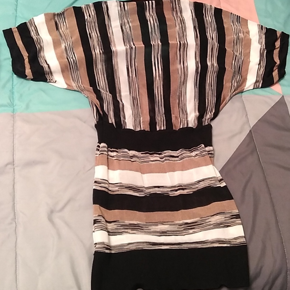 White House Black Market top - Picture 4 of 4